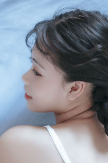 特别漂亮的媳妇和当官的朋友什么